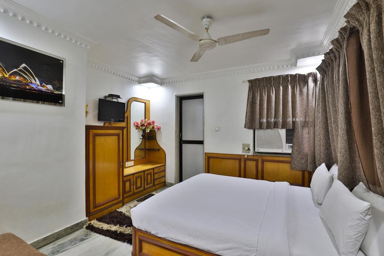 Hotel Midtown Surat Eksteriør billede