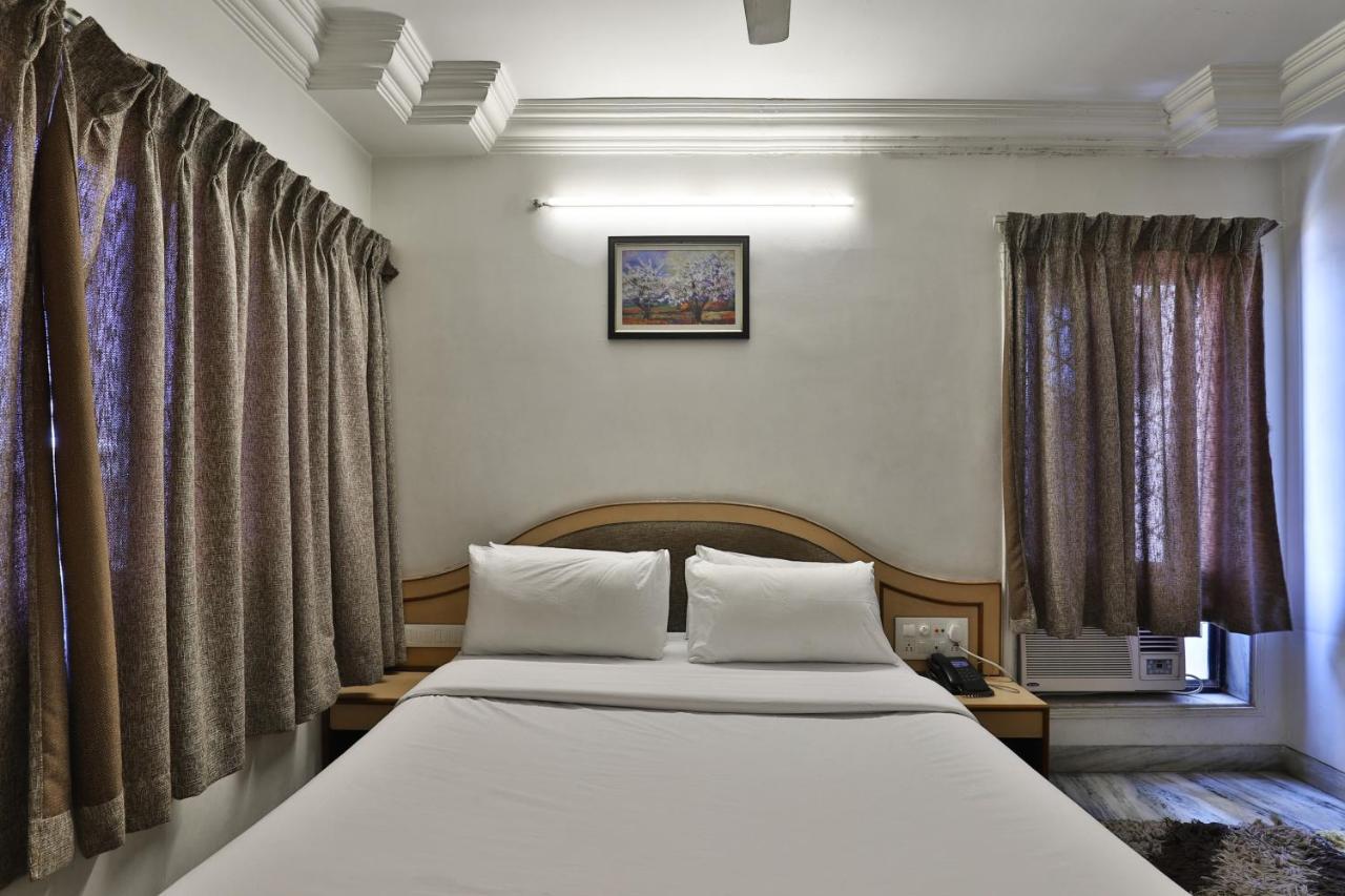 Hotel Midtown Surat Eksteriør billede